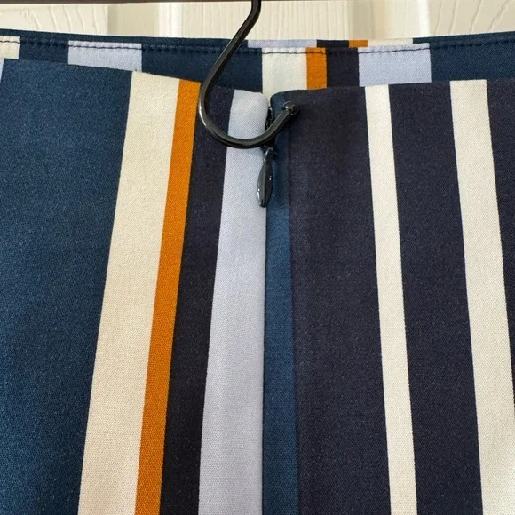 LAST CHANCE - Ann Taylor Striped Blue and White Pencil Skirt, NWT, size 12 - Picture 4 of 6